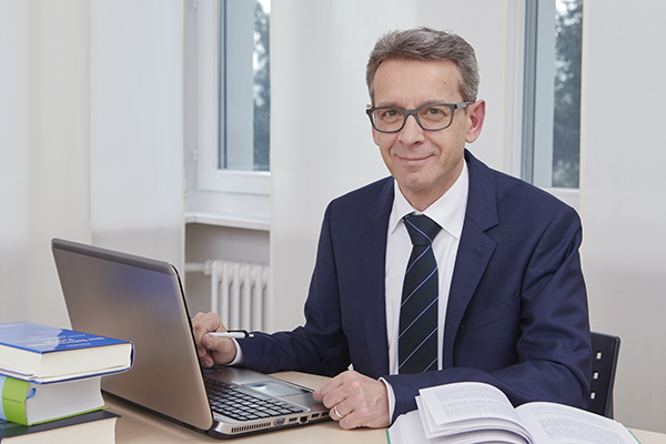 Dr.iur. Roman J. Sieber